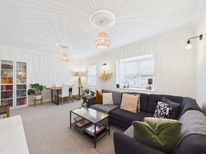 Lounge/Diner- click for photo gallery